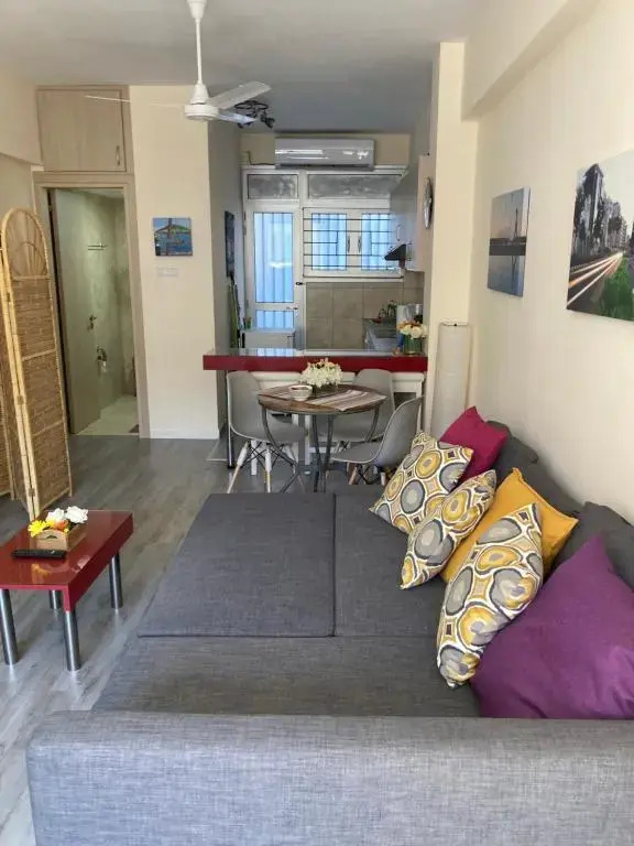 Newly Refurbished Big Central Studio, less than 100m to the sea