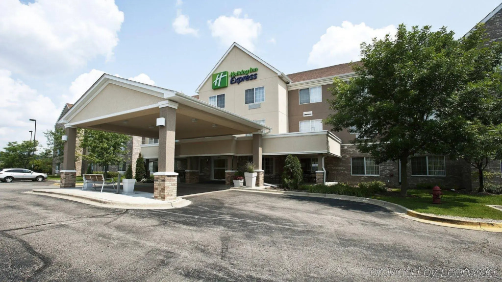Holiday Inn Express & Suites Chicago Deerfield Lincolnshire by IHG
