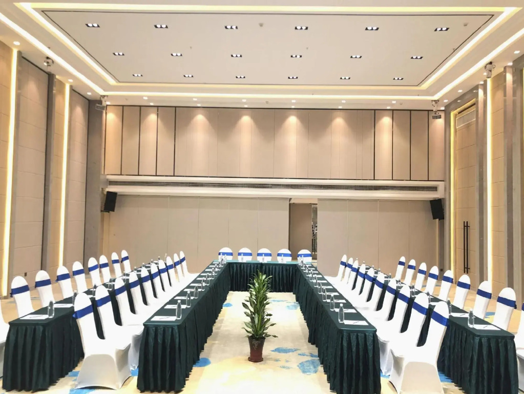 Nanning Jingdu International Hotel (Nanhu Park Binhu Road Metro Station)