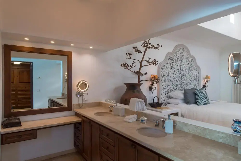 Outstanding Beachfront for up to 15 People: Villa Delfines