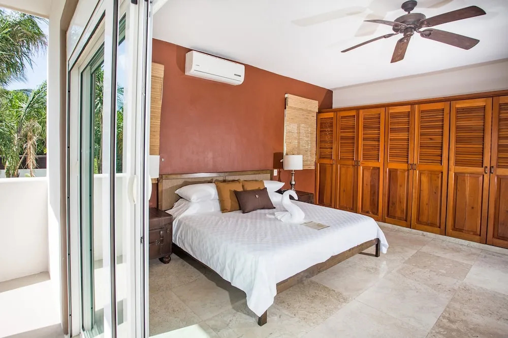 Izcalli Luxury Villa