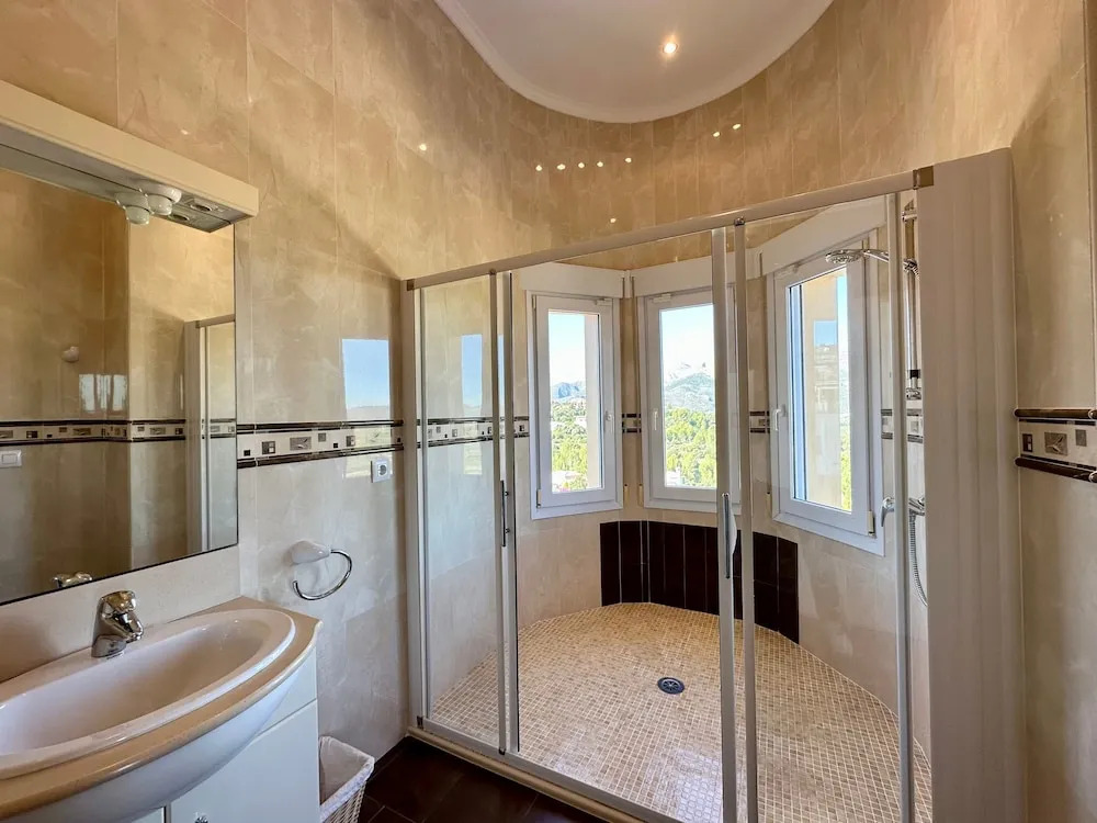 Casa Luna - Three Bedroom Villa with Stunning View