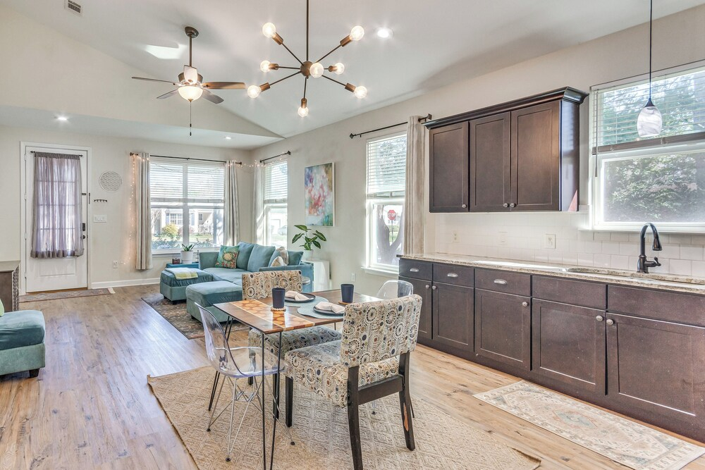 < 2 Mi to Dtwn! Quiet Family Home in Pensacola