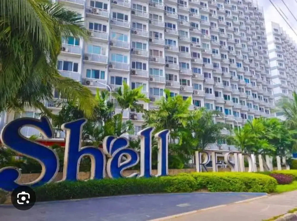 Scandi-inspired Pasay Apartment for Rent - Entire House With Balcony Facing MOA