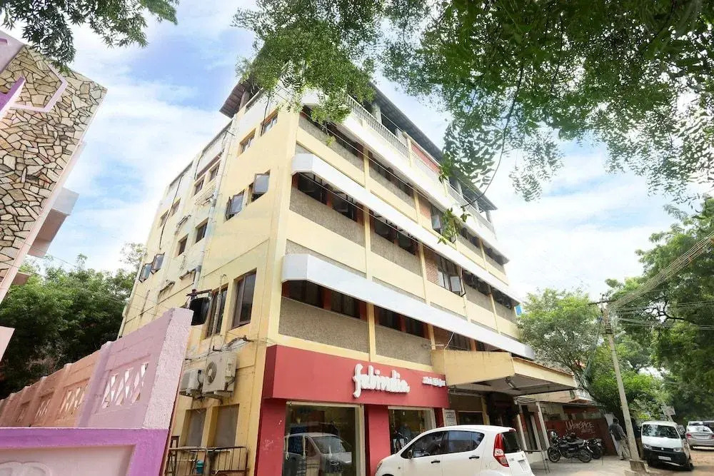 OYO 24617 Urban Spice Service Apartment