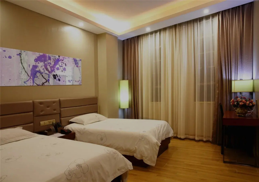 TIE LV Holiday Hotel
