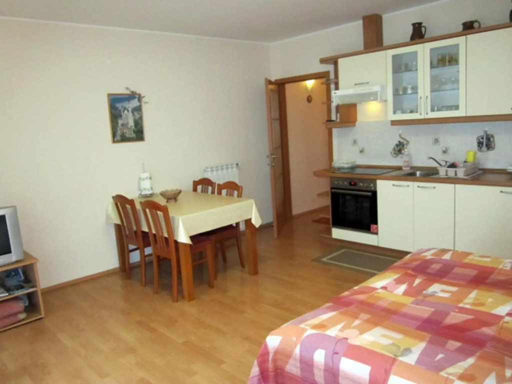 Apartments Tomišić