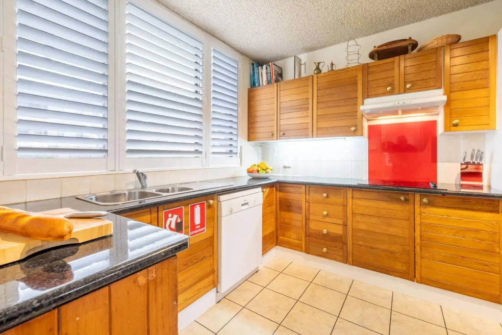 14 'The Dunes', 38 Marine Dr - Large Unit With Pool, Tennis Court And Directly Across From Fingal