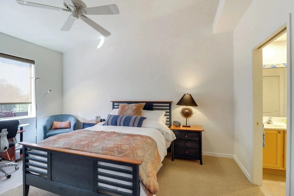 Golf, Hike & Unwind: Oro Valley Townhome w/ Patio