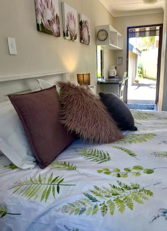 Dolphin Circle Bed and Breakfast
