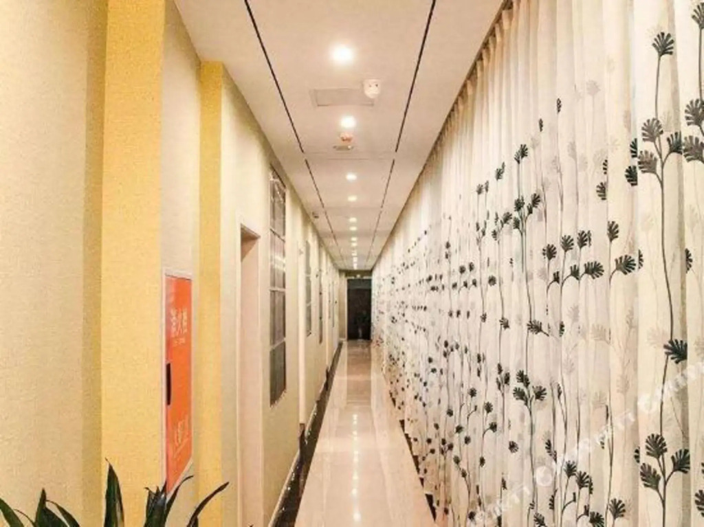 Jingshang City Hotel (Railway Station Totem Plaza)