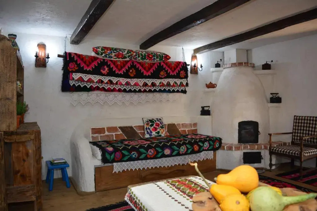 Casa Colț din Maramureș - Old Traditional House