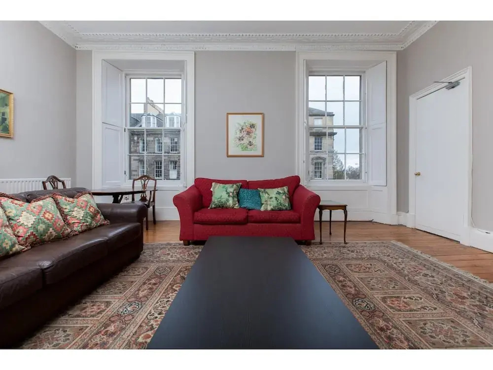 Spacious, Elegant 4BR New Town Flat For 9