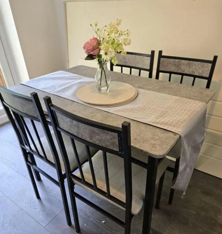 Manchester Blissful Retreat - 3-bedroom House