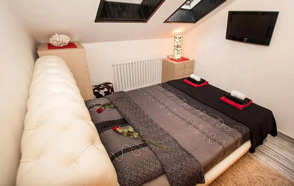 Apartment Black Red White
