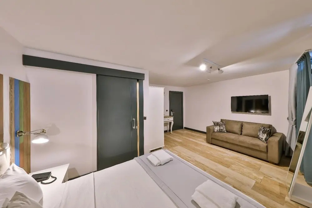 Pitoresk Otel