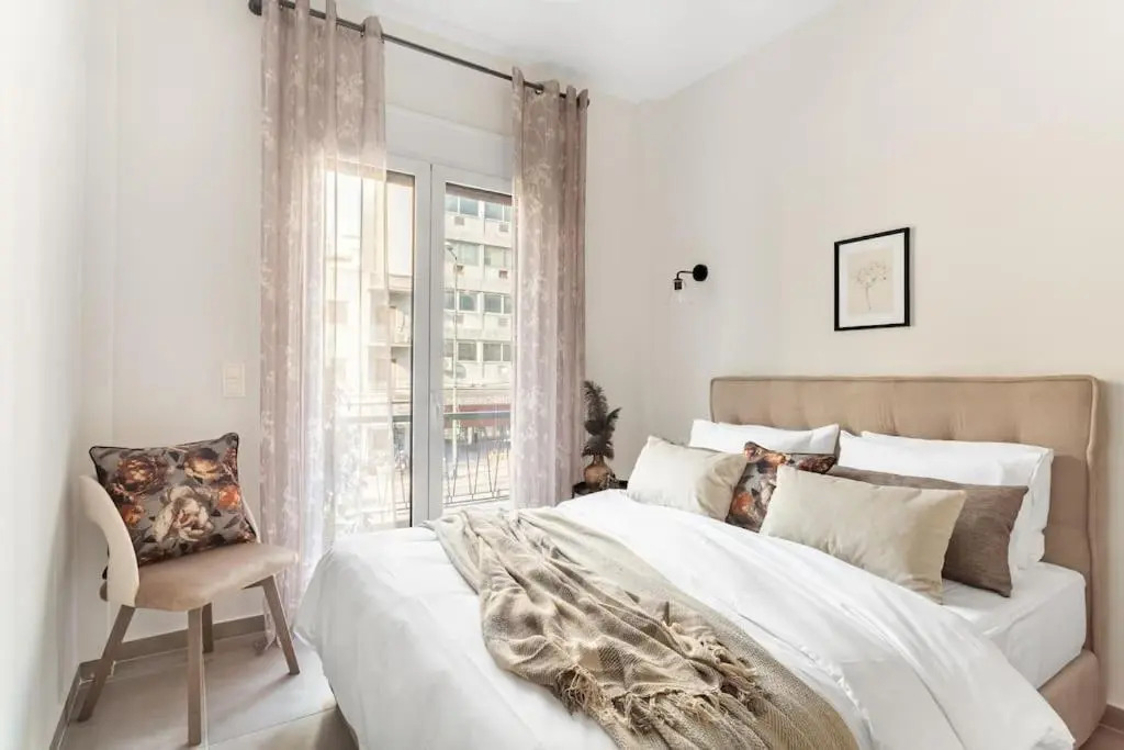 Stylish, 3-brdm Family Apartment near Acropolis!