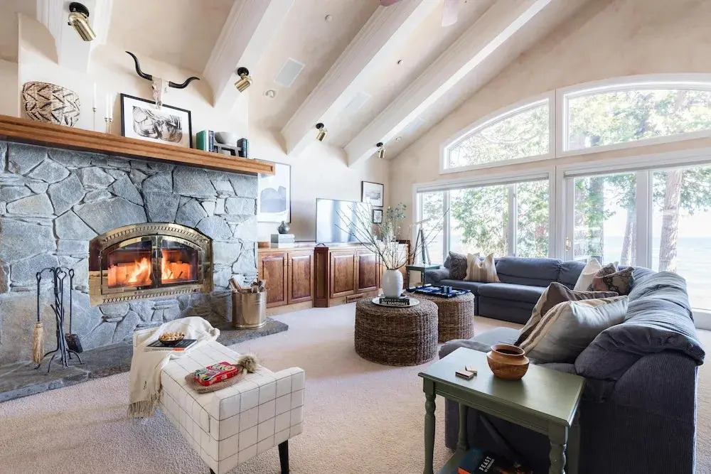Atlas - Private & Spacious Lakeside Cabin w Spa & Game Room