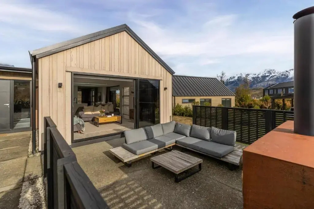 Pavilion Point - Jacks Point Holiday Home