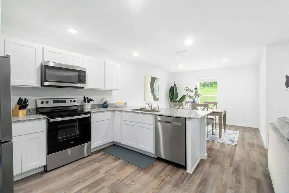 Springhill Retreat! 3 Bed, 2 Bath!