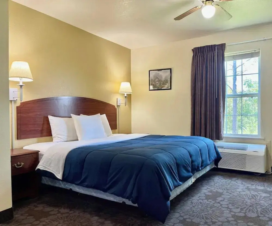 Candlelight Inn & Suites Hwy 69 near McAlester