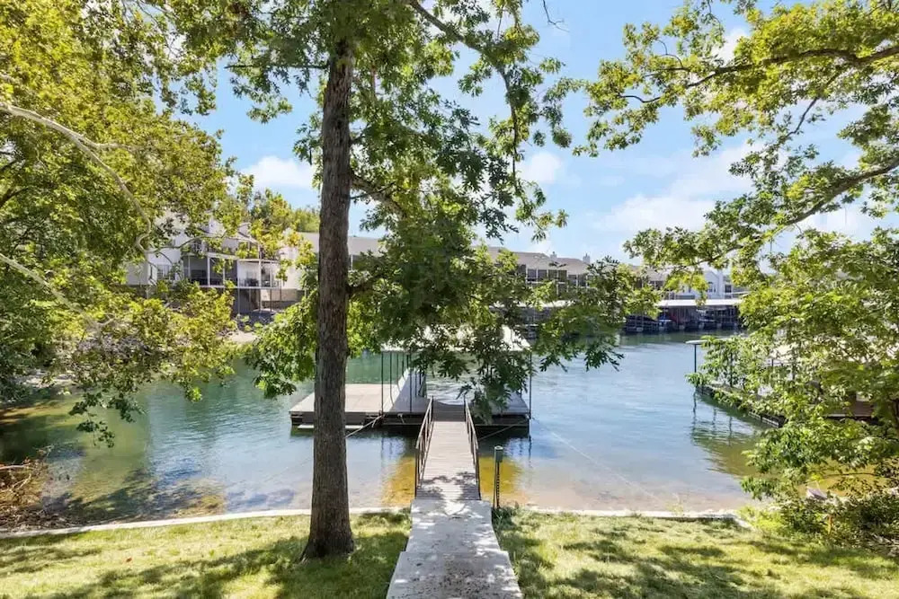 Luxury Waterfront Lakehouse With Private Dock Views
