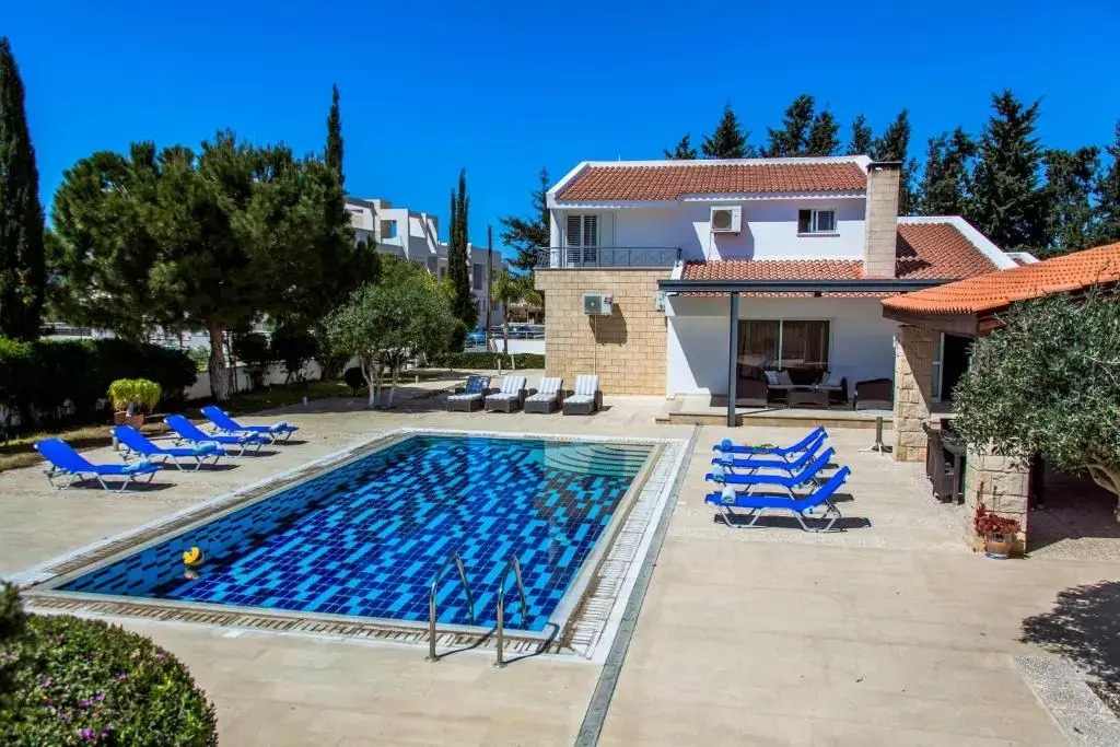 6 bdr villa with TENNIS COURT