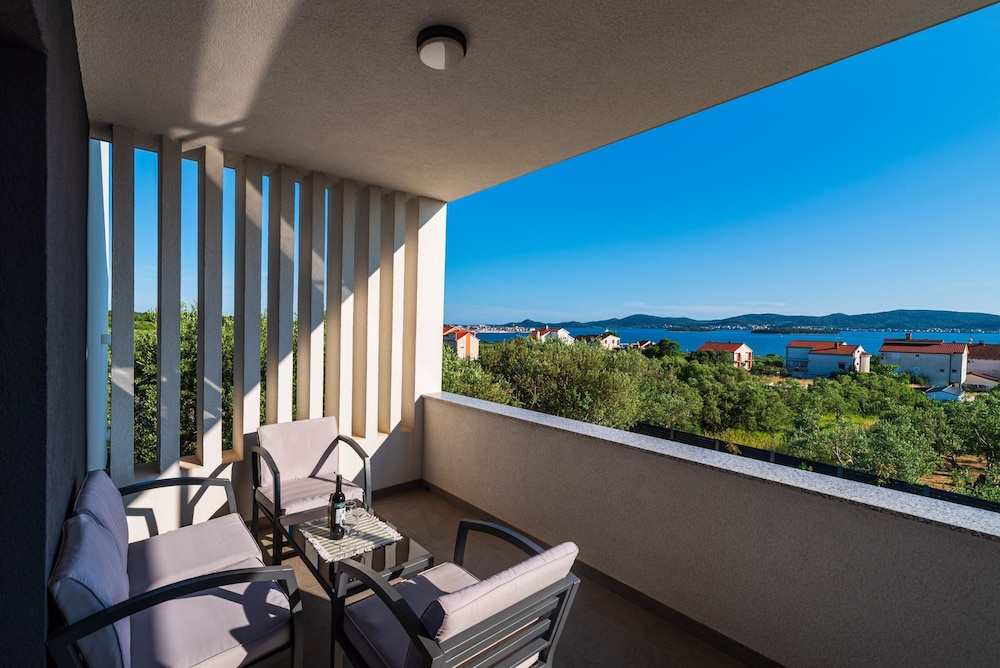 Apartment Vista Mare 2 With Heated Pool