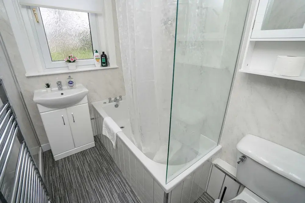 Free Parking - 2 Bedroom Flat
