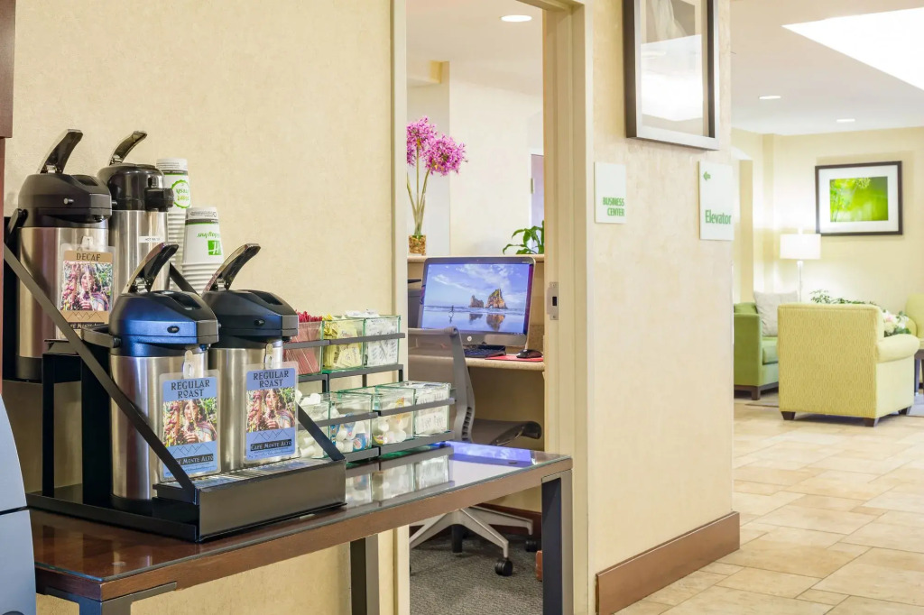 Holiday Inn Manchester Airport by IHG
