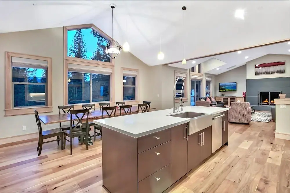 Redwood Lodge 7 Bedrooms 5.5 Bathrooms Home