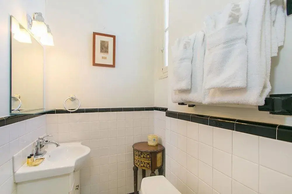 Lafitte Hotel & Bar