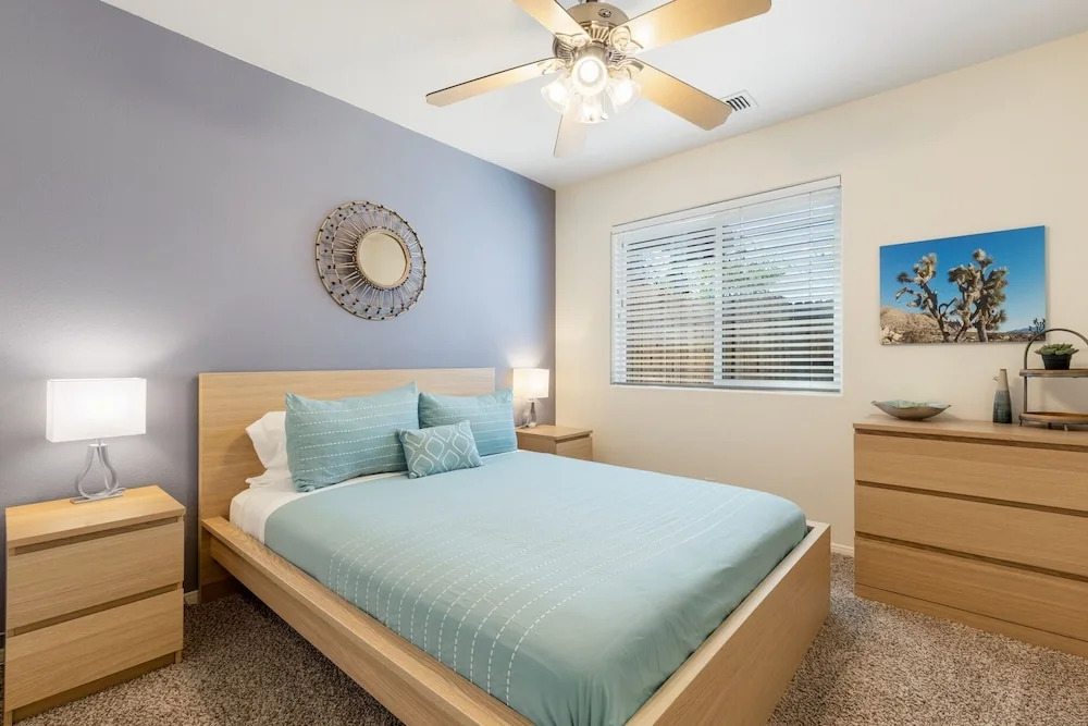 Colorful Cactus - Hot Tub, Bbq And Fire Pit! 4 Bedroom Home by RedAwning