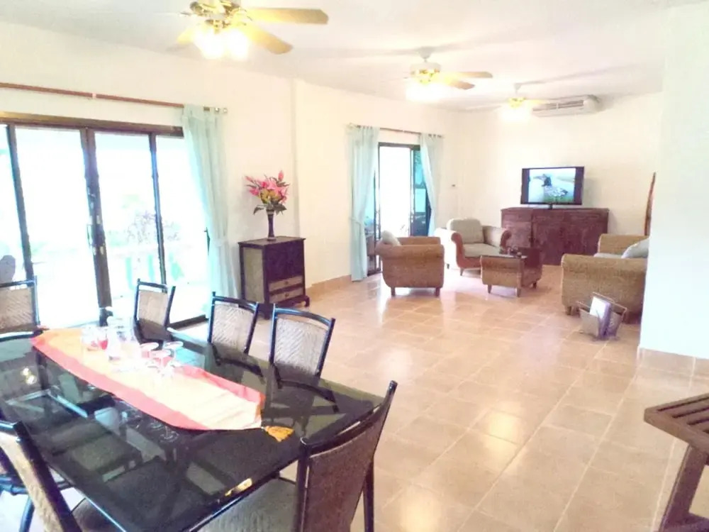 House With 3 Bedrooms in Phuket, With Pool Access, Enclosed Garden and