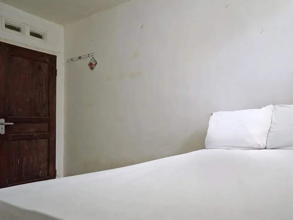 OYO Life 92919 Kost Wijaya Kusuma Lake Syariah