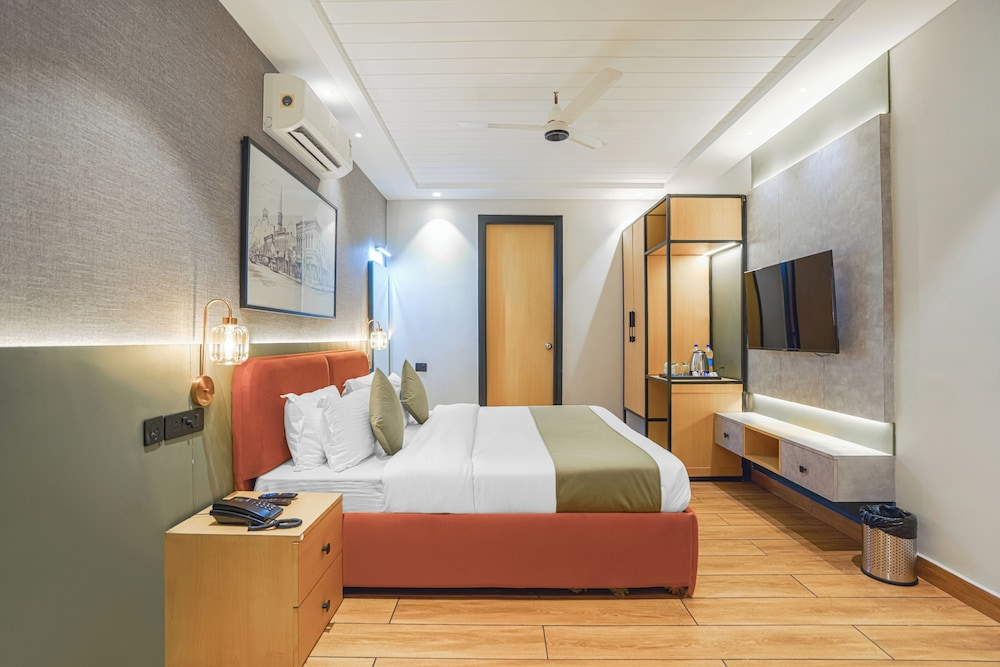 Hotel Highway Greens Near VR Punjab Mall Airport Road Mohali Chandigarh