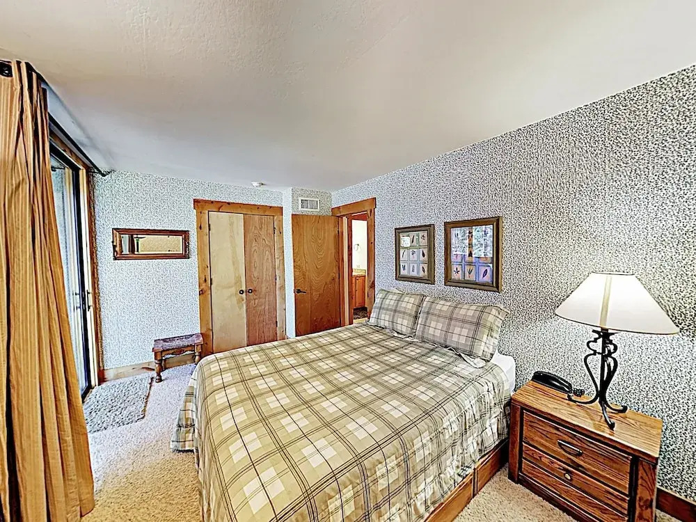 New Listing! Creekside Townhome Near Northstar Townhouse