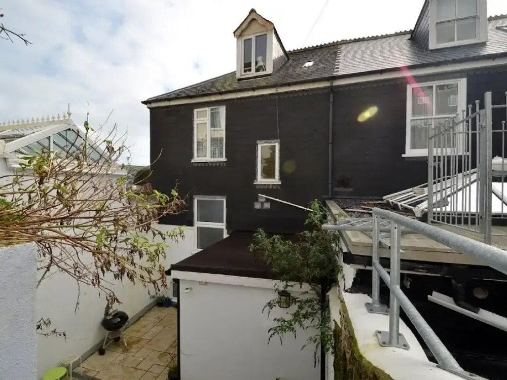 Quaint Apartment in Dartmouth With Private Garden