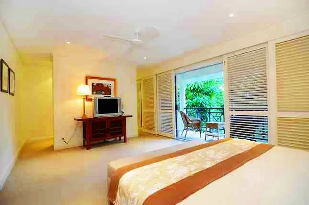 1 Plantation House