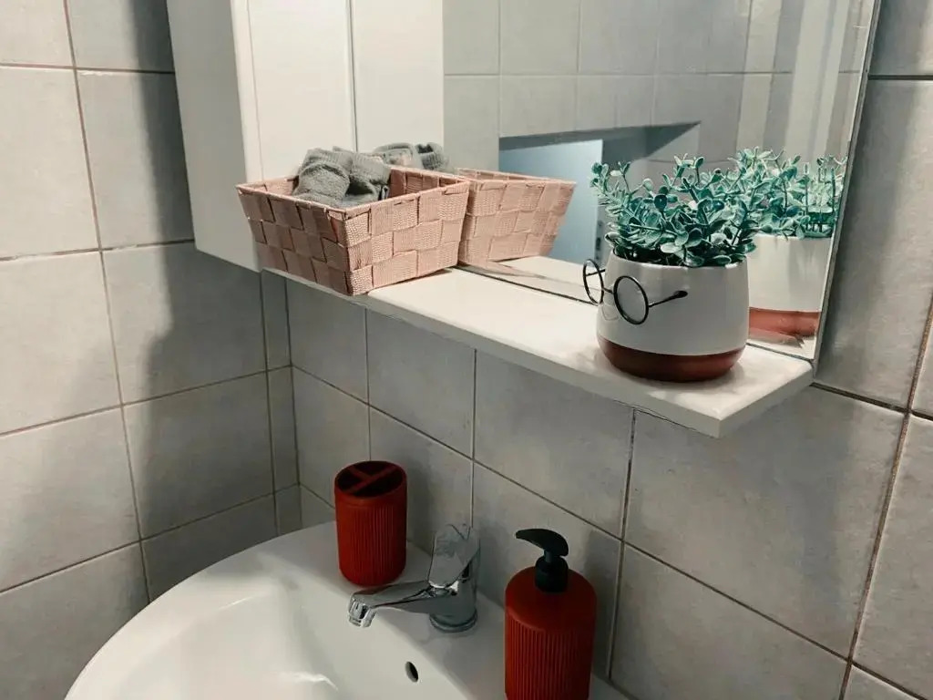 lOLAOS SUITE 2