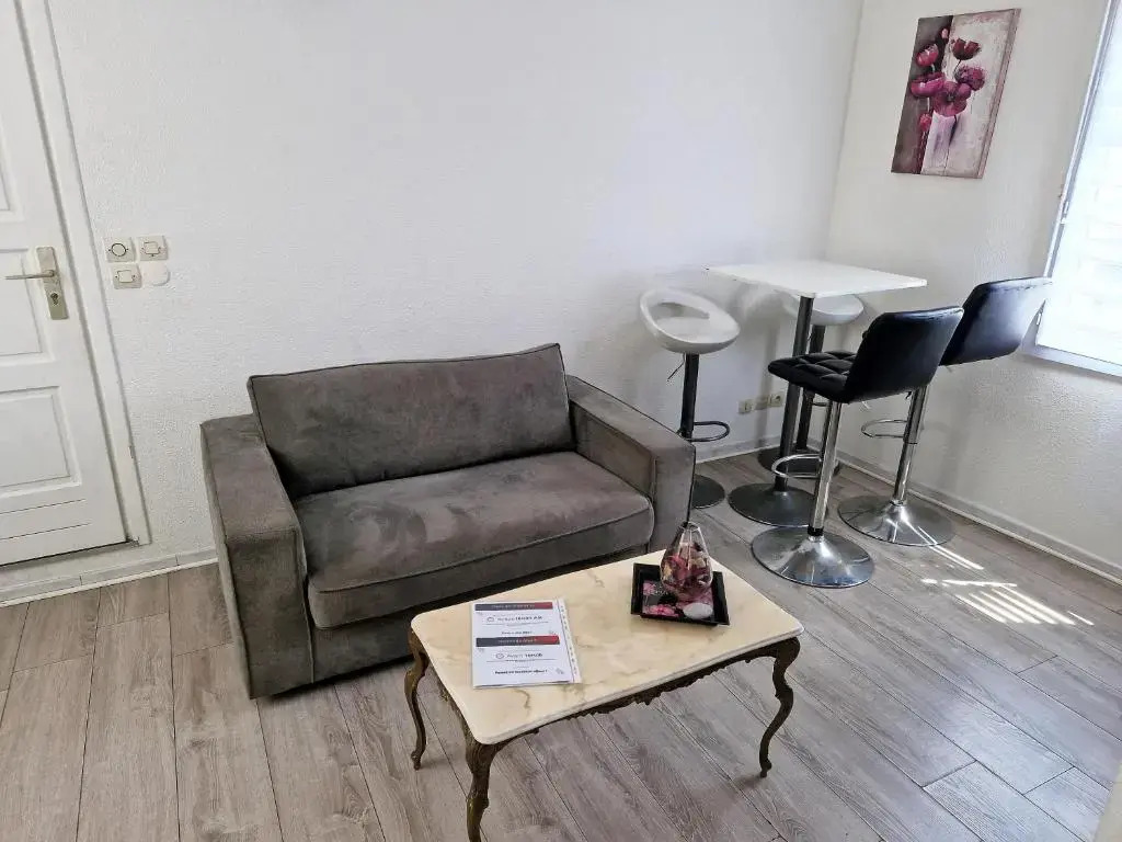 Plein centre Appartement climatisé et spacieux avec grande terrasse sur le toit à Nice