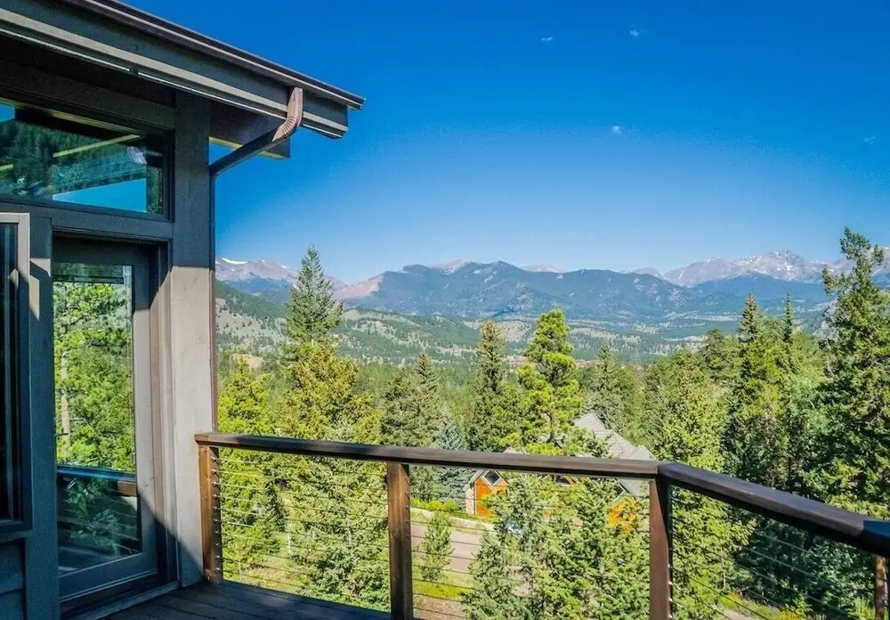 Hyler Mountain Lodge Luxury Vacation  At Windcliff 5 Bedroom Home by RedAwning