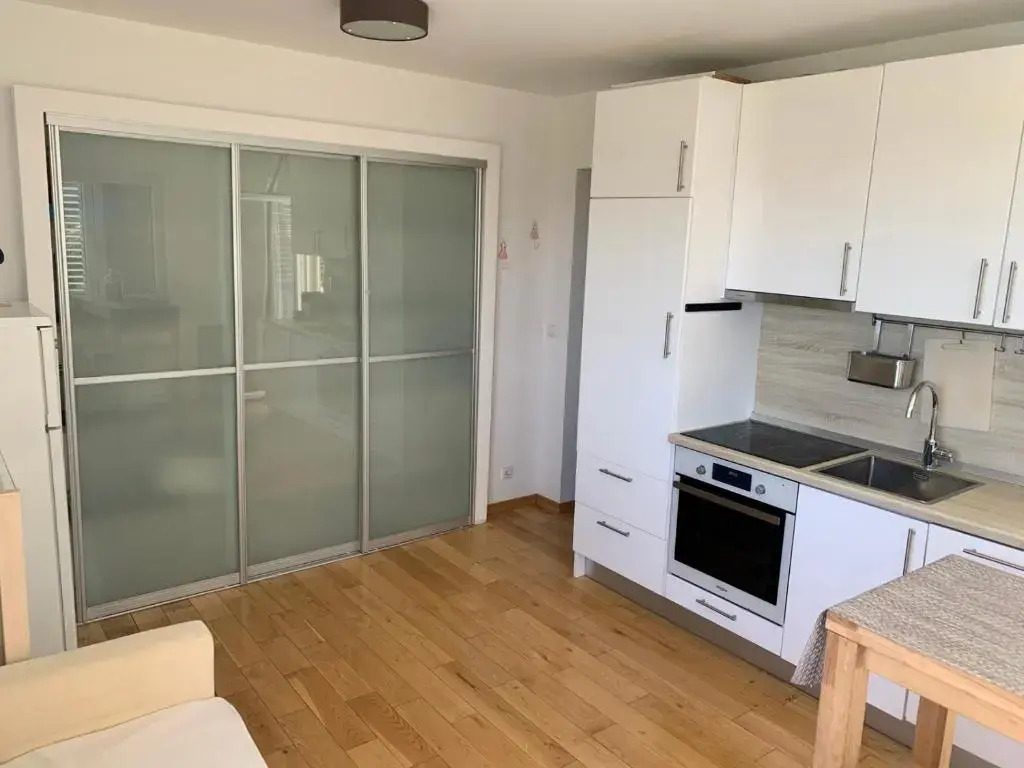 Comfort 1-Bedroom Apartment with Pool & Sea view