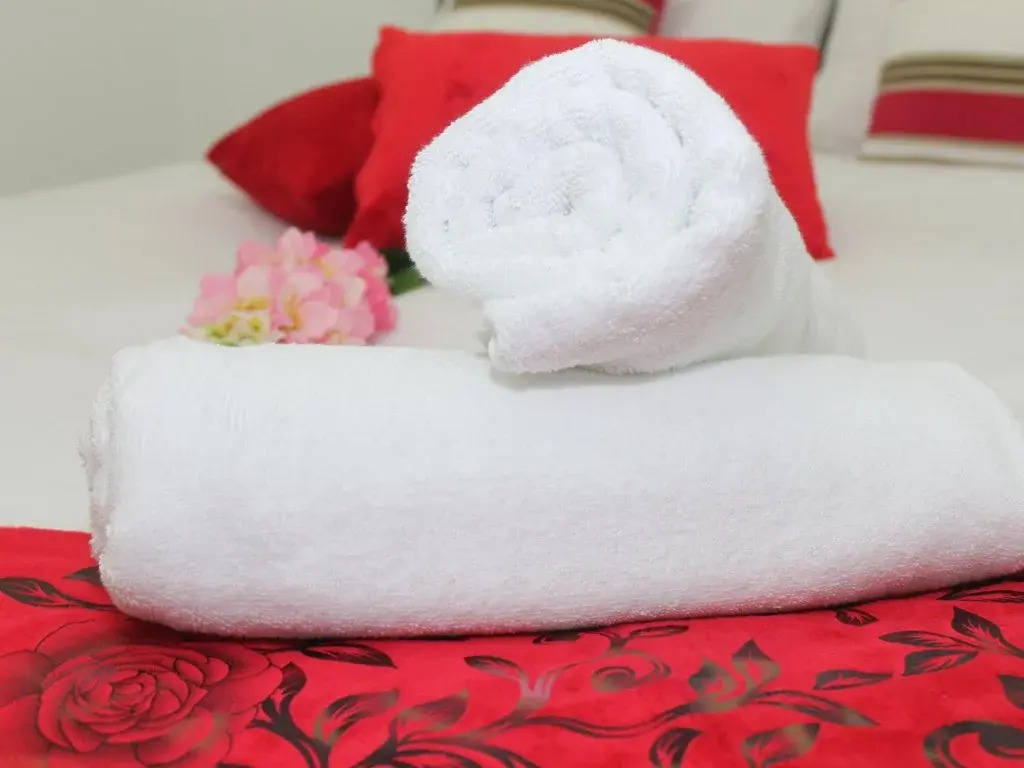 Sky Loft Premium Suite by Homestay Tawakkal