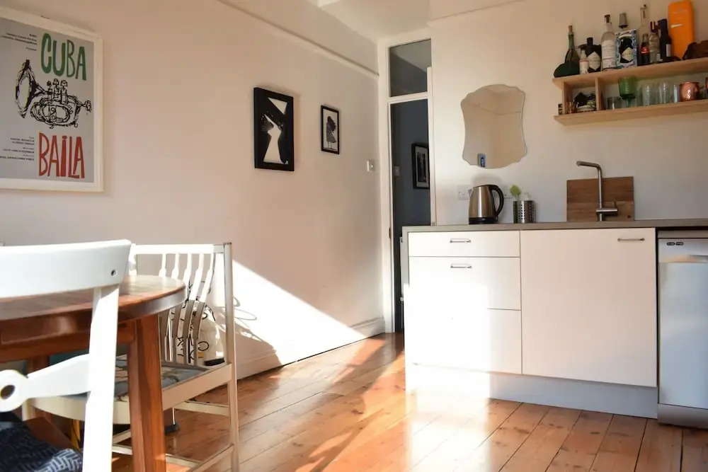 1 Bedroom Garden Flat in North West London