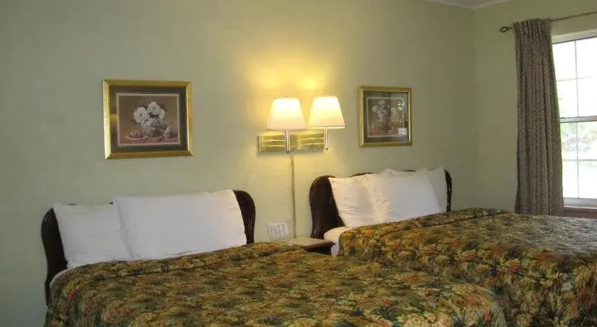 white columns motel