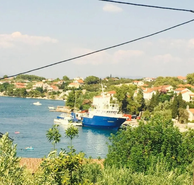 Charming 2-bed Apartment in Necujam