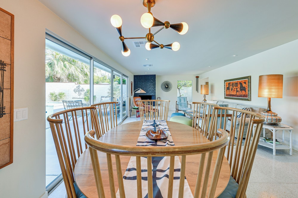 2 Mi to Downtown: Luxe Palm Springs Home!