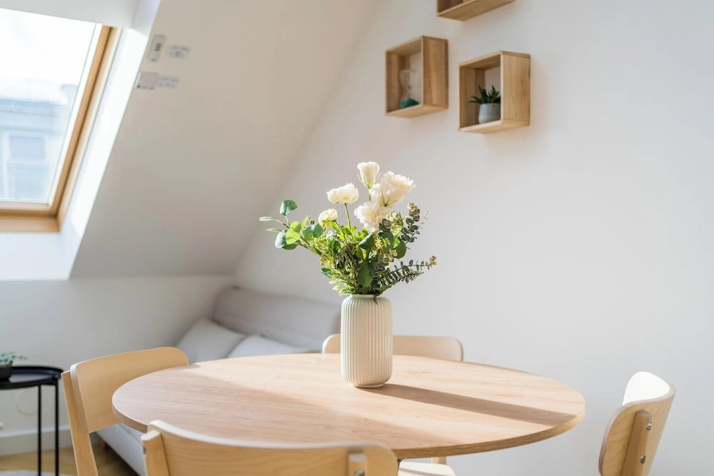Bright Apartment Near Central Station
