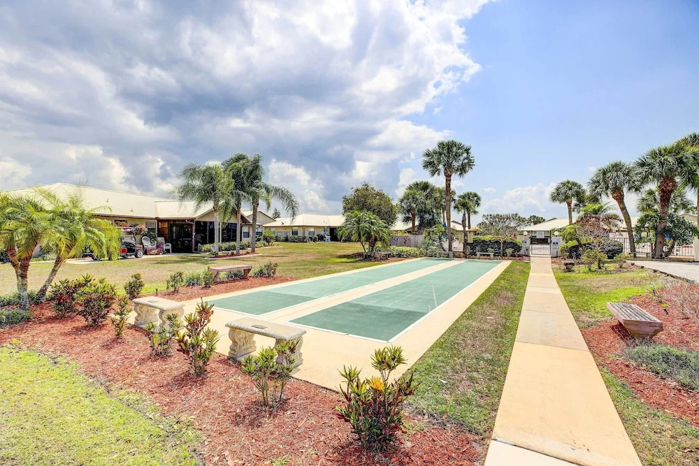 Screened Patio & Grill at Sebring Resort Community